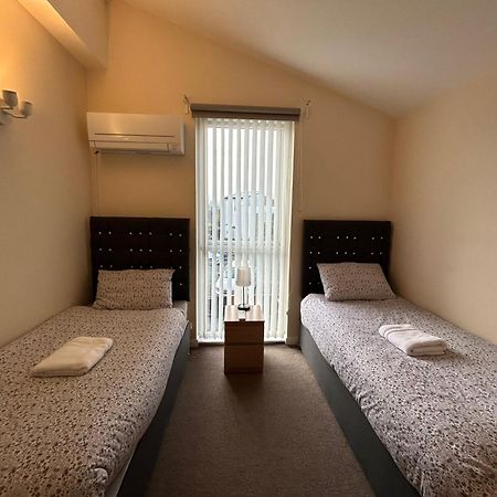 Great House + Air Conditioning + Free Car Parking Manchester Eksteriør bilde